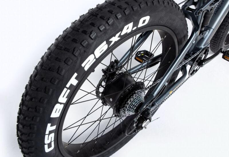fat-bike-electrique-decathlon-moma-20-pro-pneus VTT électrique gros pneus de Décathlon